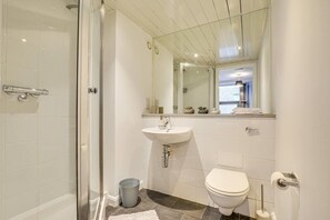 Douche, serviettes fournies