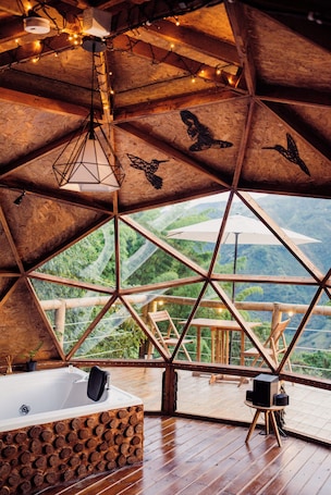 40-inch Smart TV with satellite channels. Glamping Sunset Hill