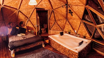 Minibar, wifi gratis y ropa de cama