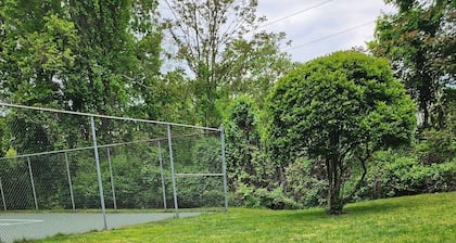 2-bedroom condo in charming Wilton with AC, fitness room, WiFi