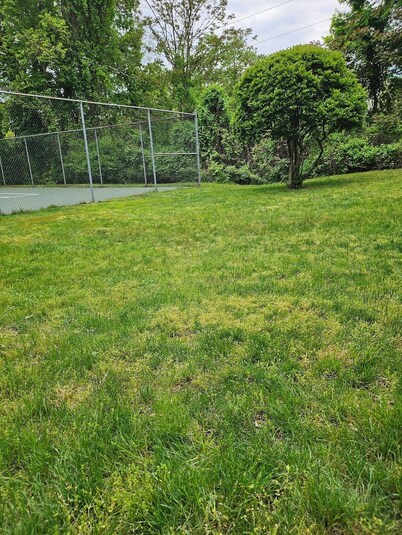 2-bedroom condo in charming Wilton with AC, fitness room, WiFi