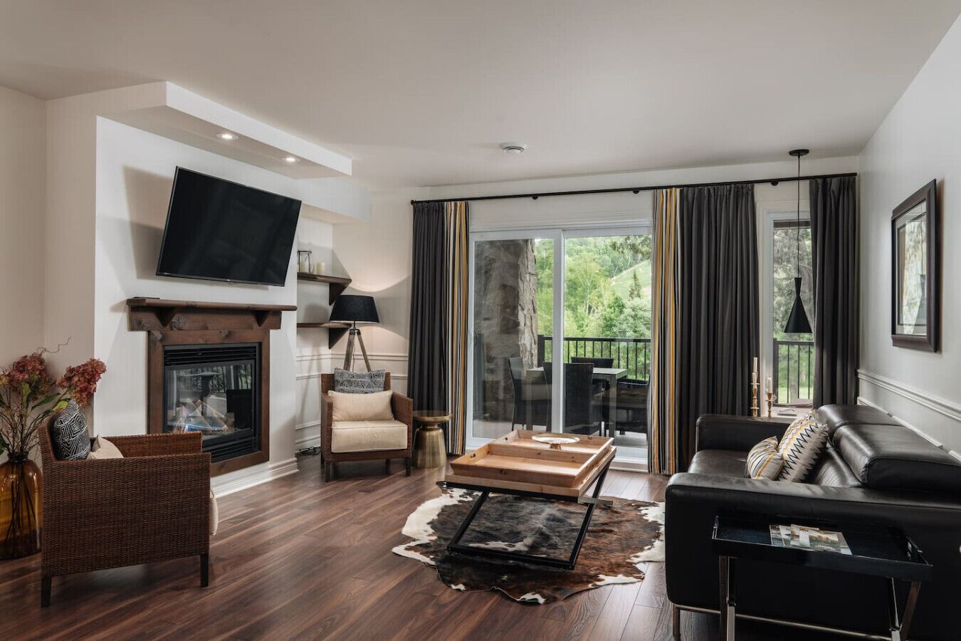 Smart TV, fireplace