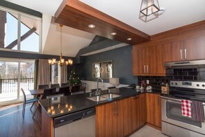 Microonde, forno, piano cottura, lavastoviglie