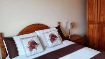 5 bedrooms, free WiFi, bed sheets