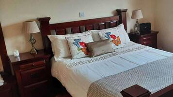 5 bedrooms, free WiFi, bed sheets