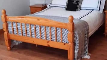 5 bedrooms, free WiFi, bed sheets