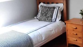 5 bedrooms, free WiFi, bed sheets