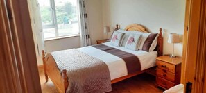 5 bedrooms, free WiFi, bed sheets