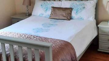 5 bedrooms, free WiFi, bed sheets