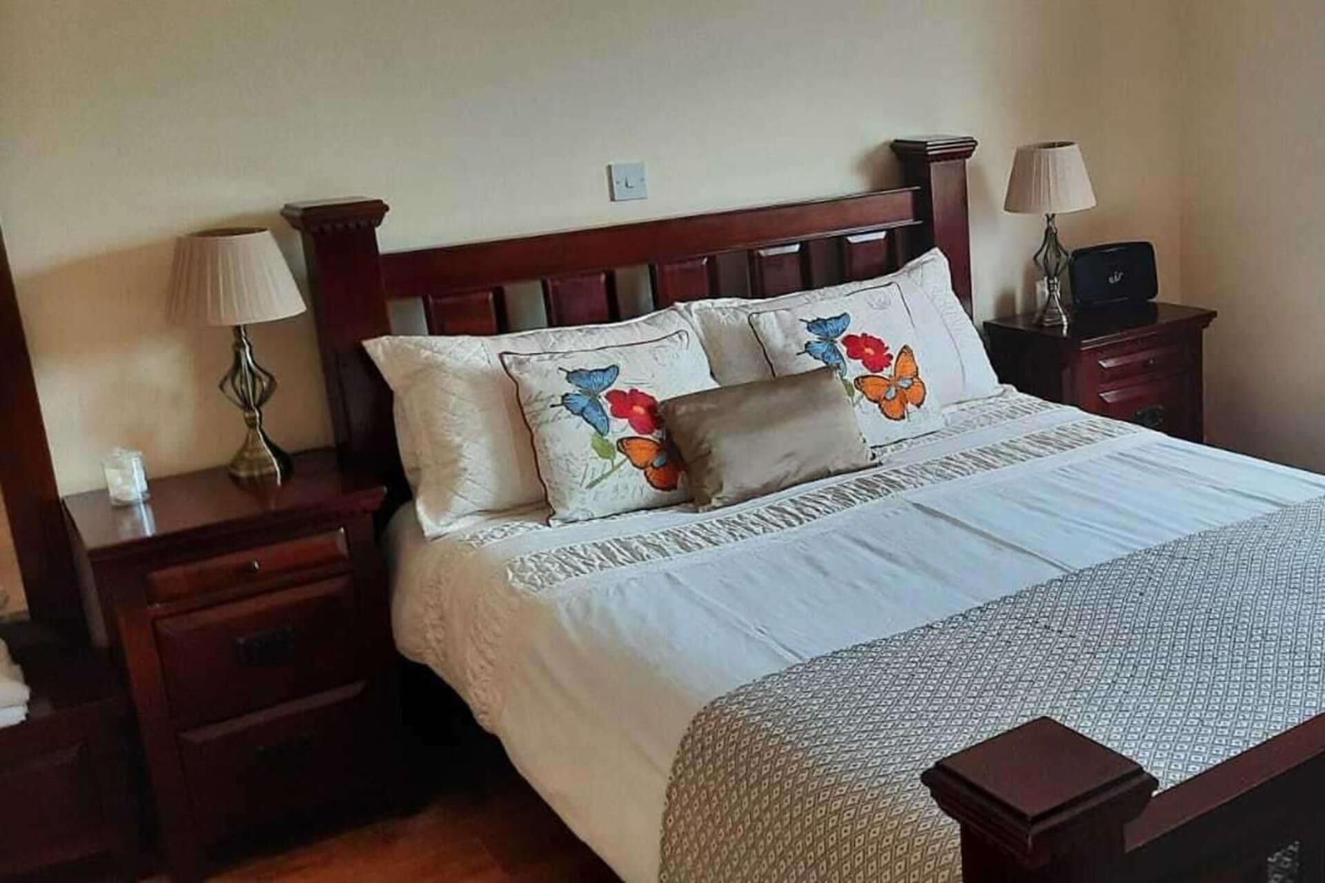 5 slaapkamers, een strijkplank/strijkijzer, gratis wifi, beddengoed