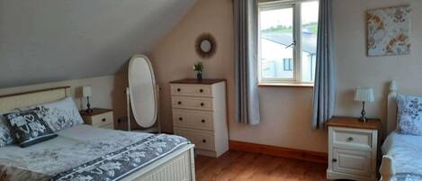 5 bedrooms, free WiFi, bed sheets