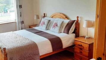 5 bedrooms, free WiFi, bed sheets