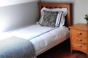 5 habitaciones, tabla de planchar con plancha y wifi gratis 