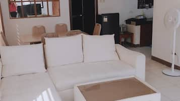 House, 3 Bedrooms, Accessible, Private Pool | Living room