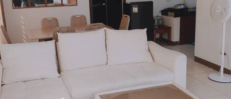 House, 3 Bedrooms, Accessible, Private Pool | Living room