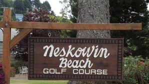 A wooden sign with 'Neskowin Beach Golf Course' written on it. - Pacific Drift at Proposal Rock w/Beach Access (Neskowin)