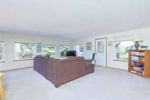 TV, ping pong, books - Pacific Drift at Proposal Rock w/Beach Access (Neskowin)