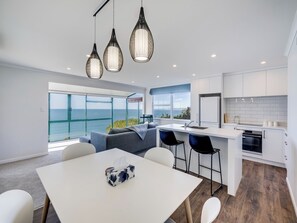 Interior - Cape View - Napier Holiday Home (Napier)