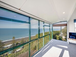 Interior - Cape View - Napier Holiday Home (Napier)