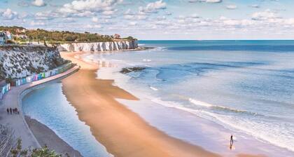 Casa Musica - Seaside Townhouse with Parking
