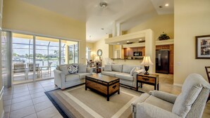 TV, ping pong - Heated Pool - Dock - Gulf Access Canal - BBQ (Cape Coral)