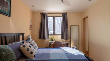 1 bedroom, desk, iron/ironing board, WiFi