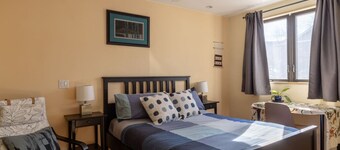 Energy-Efficient Oasis: Cozy Suite Near DT Boulder