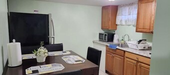 Spacious Clean Lovely 2 Bedroom Apartment