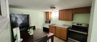 Spacious Clean Lovely 2 Bedroom Apartment