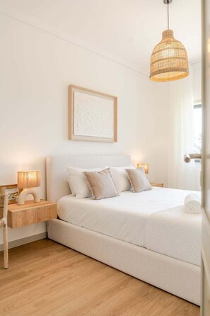 3 slaapkamers, een strijkplank/strijkijzer, internet, beddengoed