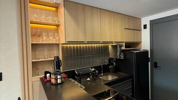 Monolocale Classic | Cucina privata | Mini-frigorifero, microonde, piano cottura, pentole/stoviglie/utensili