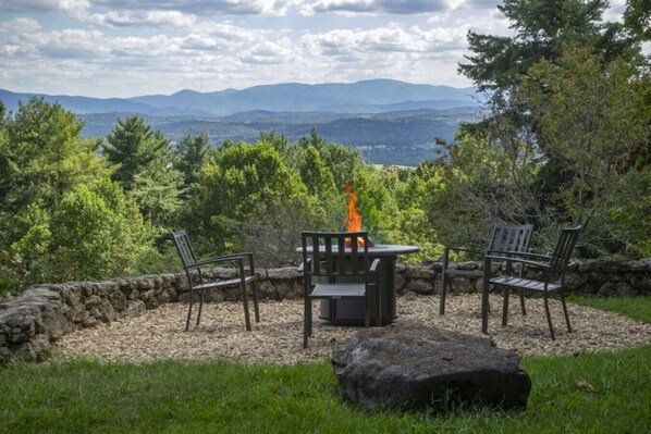 Property grounds - Secluded Mid-Century Retreat w/ mtn views, near WLU, VMI (Rockbridge County)