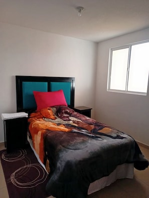 2 chambres, fer et planche à repasser, Wi-Fi, draps fournis