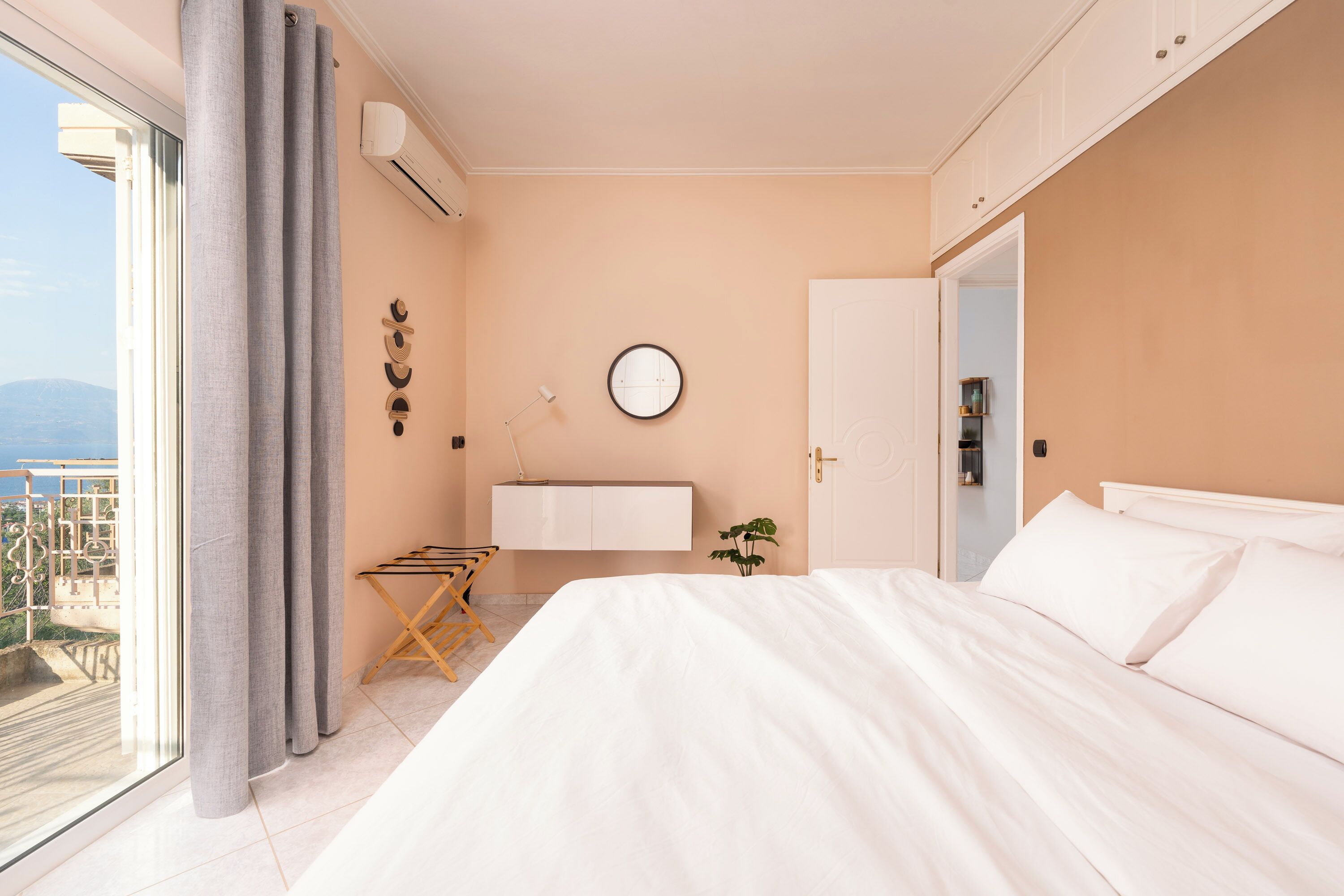 2 slaapkamers, een strijkplank/strijkijzer, reisbedje, wifi