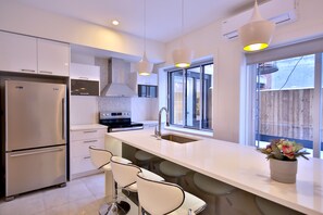 Fridge, microwave, oven, stovetop