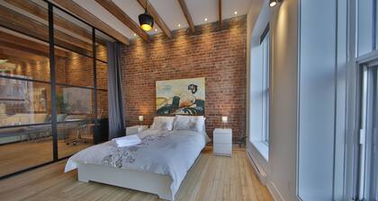 Cutting Edge condo in Old Montreal with private terrace