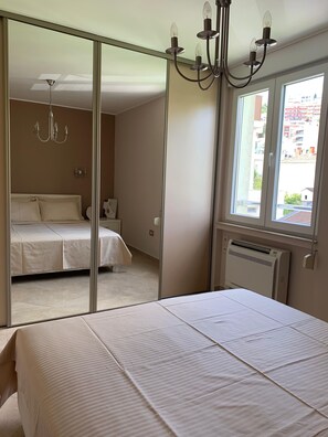 Iron/ironing board, travel cot, free WiFi, bed sheets