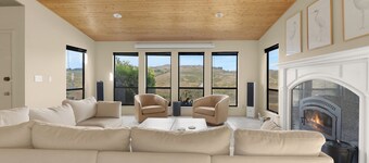 Biggest Backyard in Bodega Bay + Hot Tub