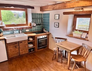 Private kitchen - A little house near the coast. Mountain views (Asturias)