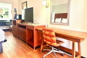 Cortinas blackout, tabla de planchar con plancha y wifi gratis 