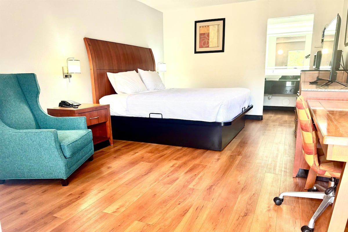 Blackout drapes, iron/ironing board, free WiFi, bed sheets