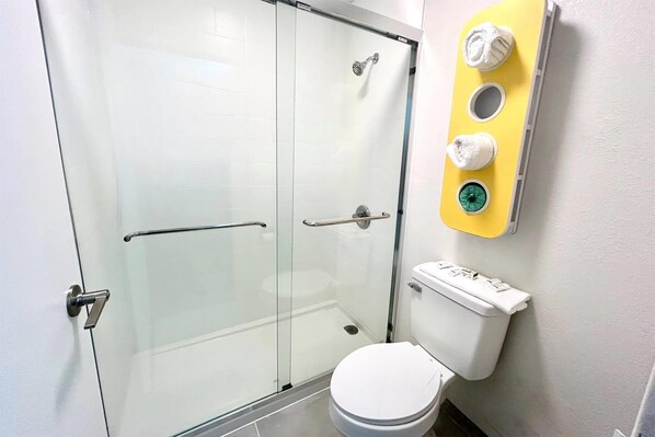 Regadera, regadera tipo lluvia, amenidades de baño gratuitas 