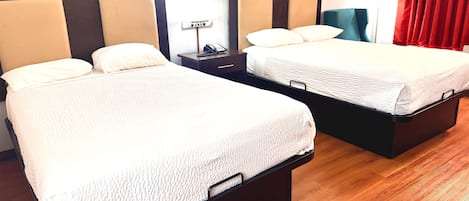Cortinas blackout, tabla de planchar con plancha y wifi gratis