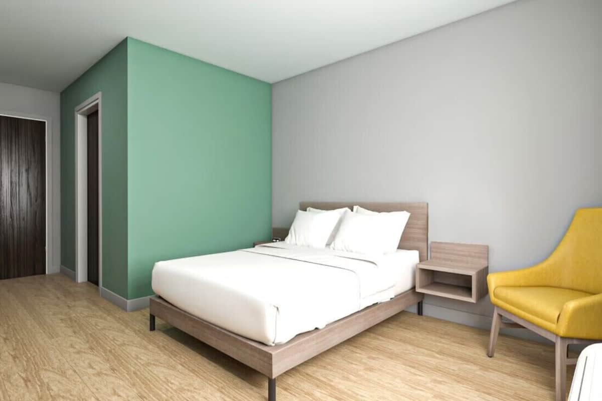 Desk, laptop workspace, blackout drapes, WiFi (free)