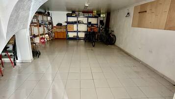 Bungalow, 3 Bedrooms, Smoking, Balcony | Interior