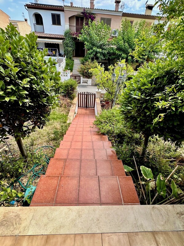 Bungalow, 3 makuuhuonetta, tupakointi sallittu, parveke | Puutarha