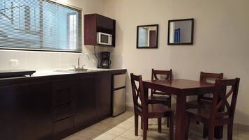 Estudio, 1 habitación | Comedor