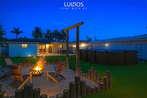 Property grounds - Luxury Retreat w/Pool/Mini Golf/Firepit & Fun (Miami)