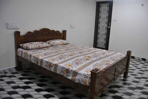 Room - Guhans castle (Kodaikanal)