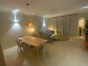 Apartment, 2 Bedrooms, Accessible, Smoking | Living room | Books
